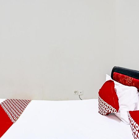 Oyo Life 92190 Arya Guest House Tulungagung Ngoại thất bức ảnh