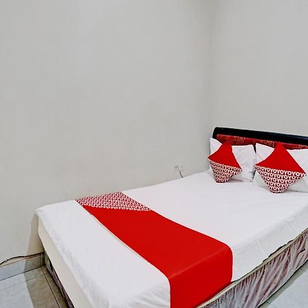 Oyo Life 92190 Arya Guest House Tulungagung Ngoại thất bức ảnh