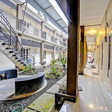 Oyo Life 92190 Arya Guest House Tulungagung Ngoại thất bức ảnh
