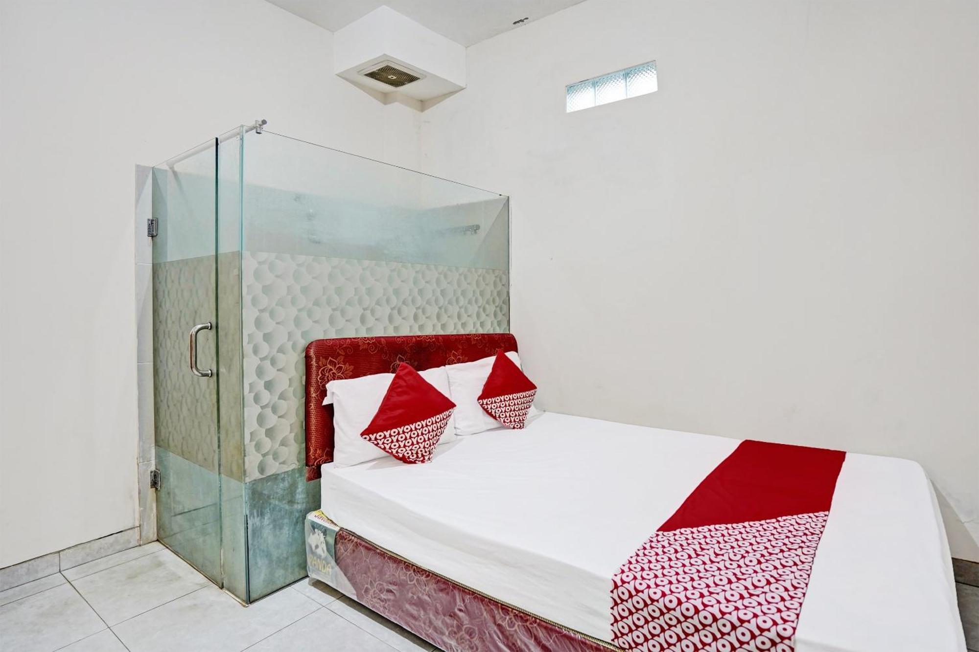 Oyo Life 92190 Arya Guest House Tulungagung Ngoại thất bức ảnh