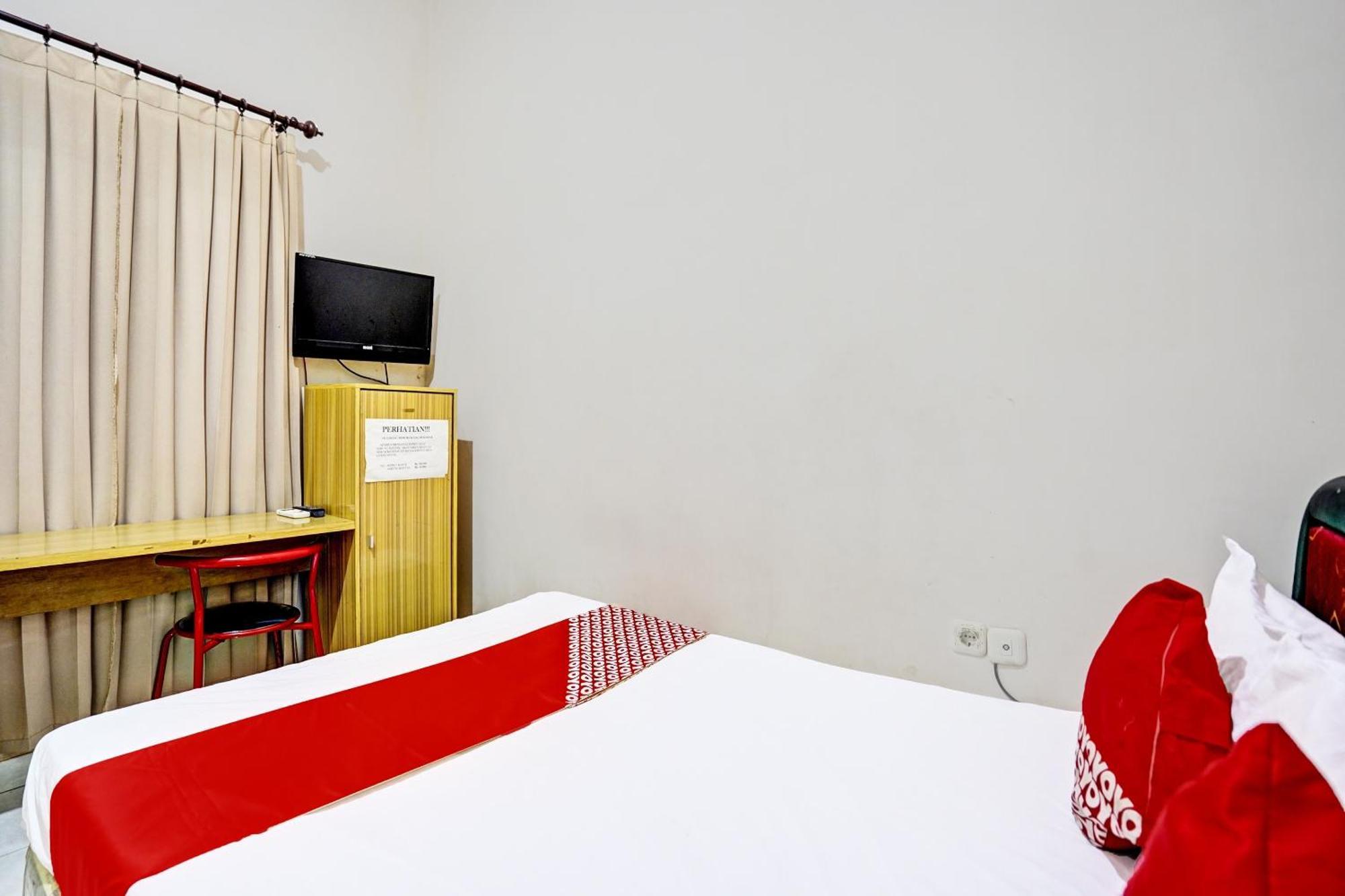 Oyo Life 92190 Arya Guest House Tulungagung Ngoại thất bức ảnh