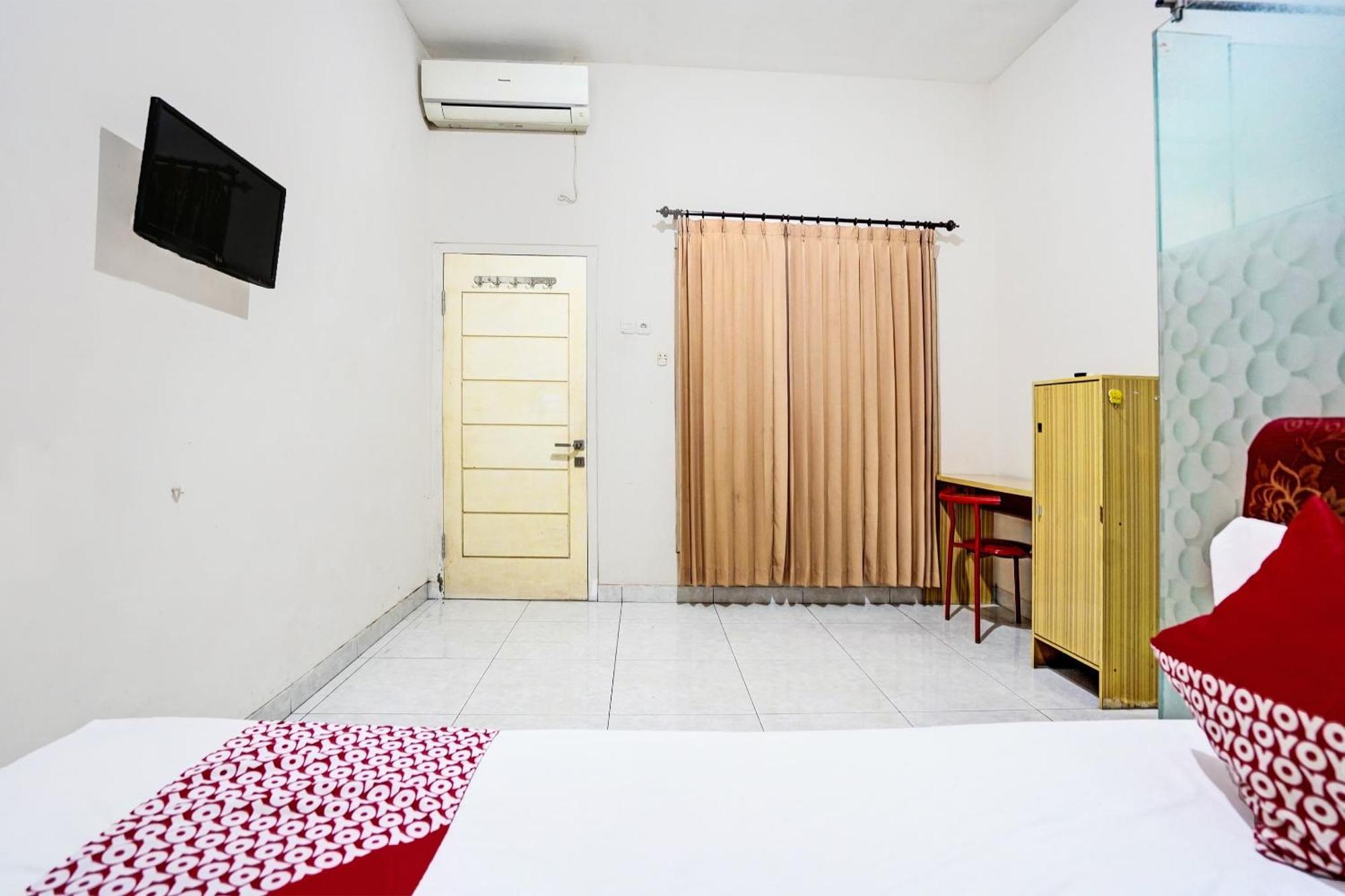 Oyo Life 92190 Arya Guest House Tulungagung Ngoại thất bức ảnh