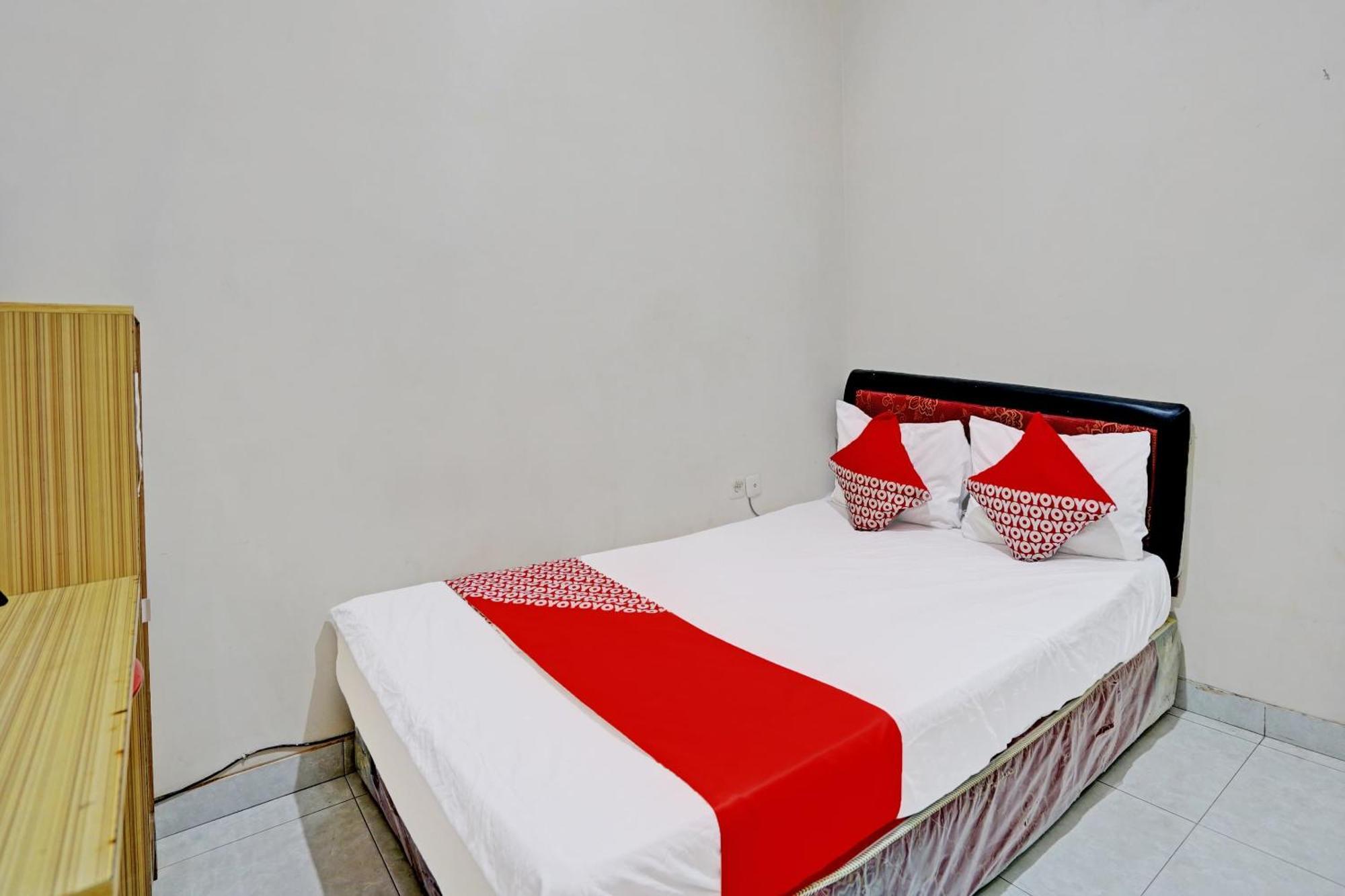 Oyo Life 92190 Arya Guest House Tulungagung Ngoại thất bức ảnh
