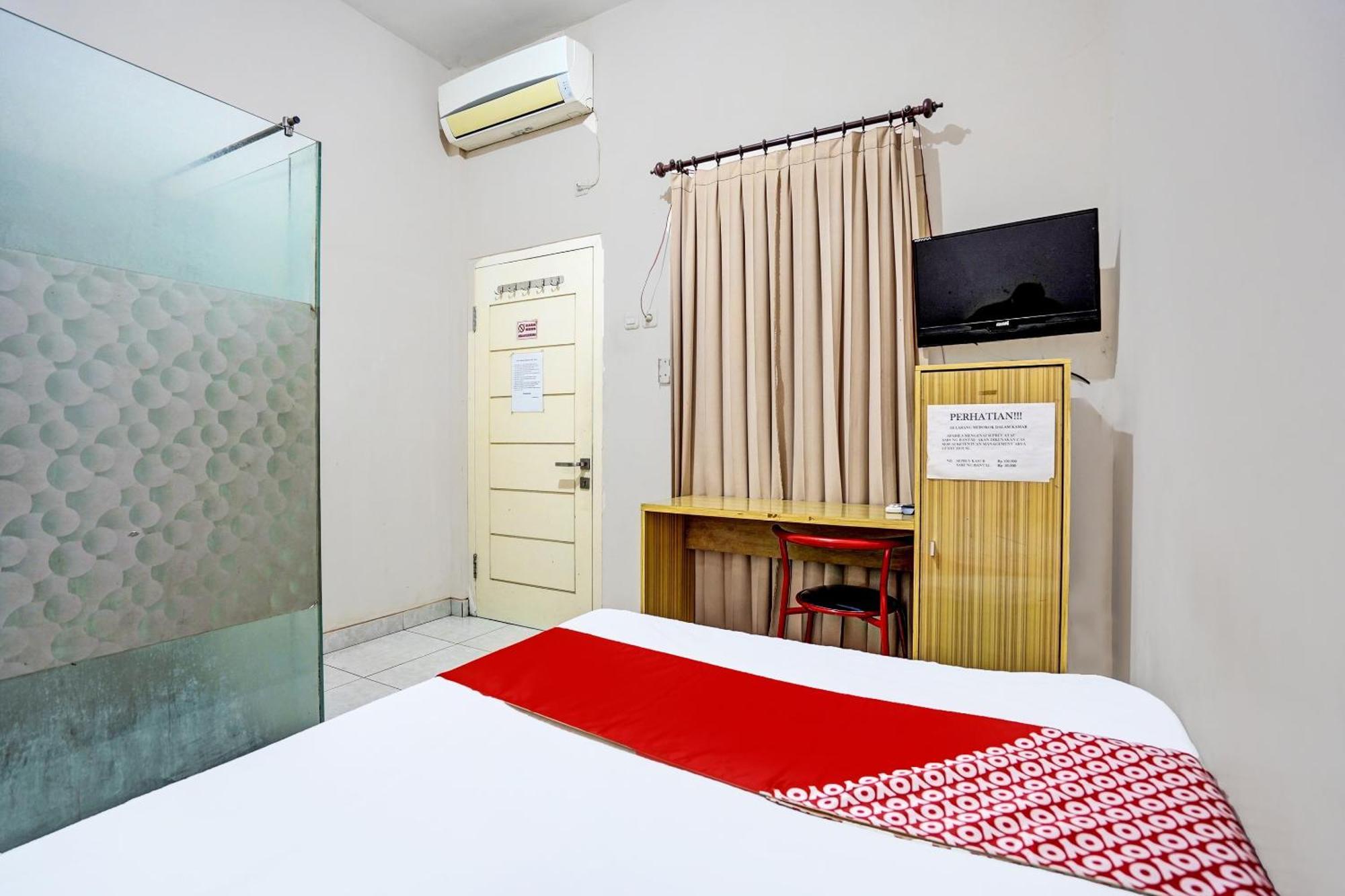 Oyo Life 92190 Arya Guest House Tulungagung Ngoại thất bức ảnh