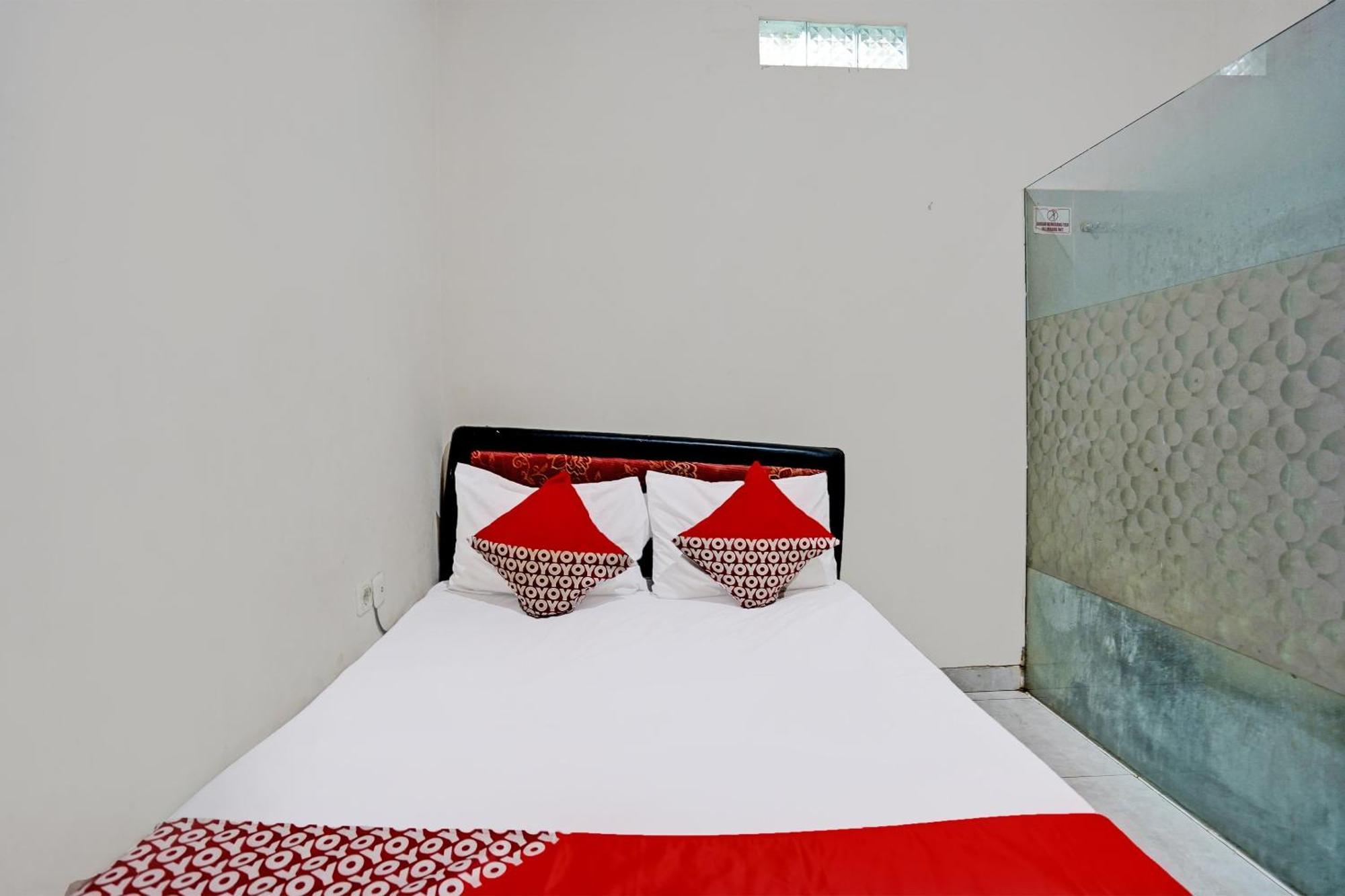 Oyo Life 92190 Arya Guest House Tulungagung Ngoại thất bức ảnh
